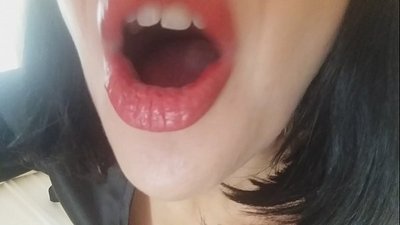 Tatlım, üvey annen bugün okula gitmene izin vermiyor... Sana çok ihtiyacım var...